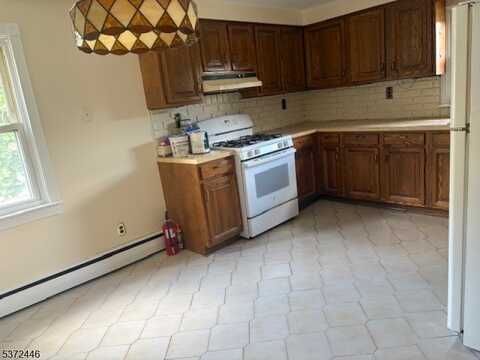 96 S Main St, Lodi, NJ 07644