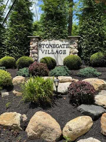 612 Stonegate Ln, Stanhope, NJ 07874
