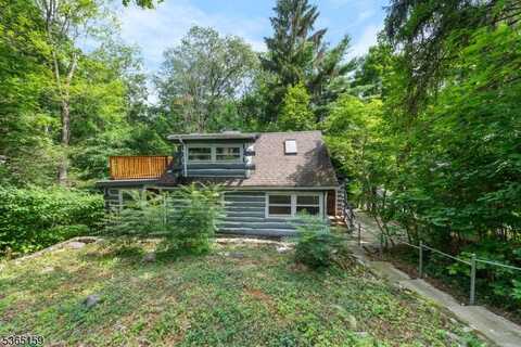 47 Twin Oaks Trl, West Milford, NJ 07421