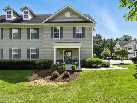 1 Burdett Ct, Verona, NJ 07044