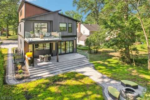 8 Wynnewood Rd, Livingston, NJ 07039