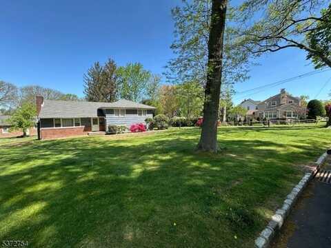 4b Acken Dr, Clark, NJ 07066