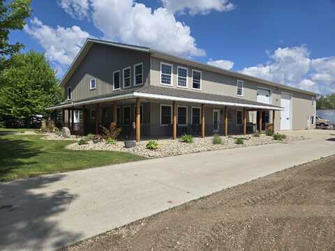 308 1st St NW, De Smet, SD 57231