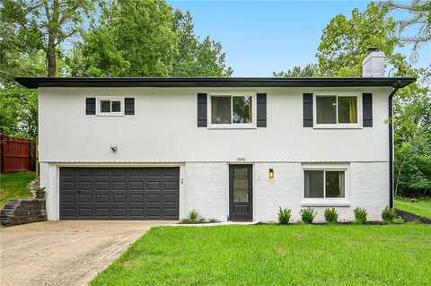 1040 South Shore Drive, Lake Waukomis, MO 64151