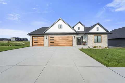 640 Rock Ridge Rd, Tiffin, IA 52340