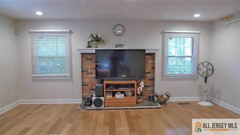 1 Landry Road, Franklin, NJ 08873