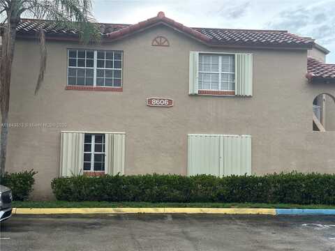 8606 SW 3rd St, Pembroke Pines, FL 33025