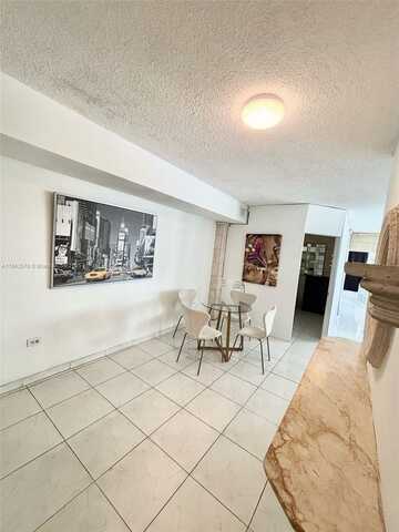 905 Brickell Bay Dr, Miami, FL 33131