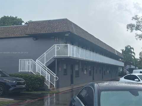 4871 NW 9th Dr, Plantation, FL 33317