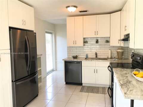 10525 SW 77 Ct, Pinecrest, FL 33156