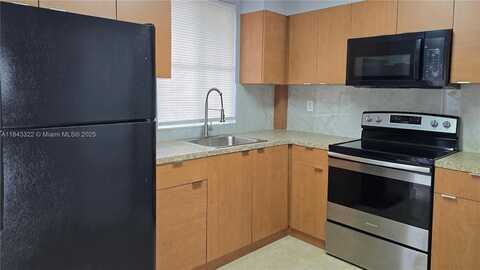6175 NW 186th St, Hialeah, FL 33015