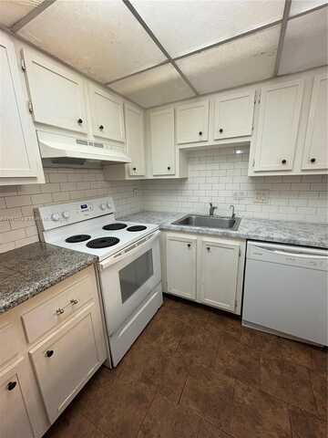 4160 Inverrary Dr, Lauderhill, FL 33319