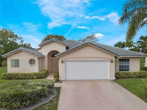 2549 Egret Lake Dr, Green Acres, FL 33413