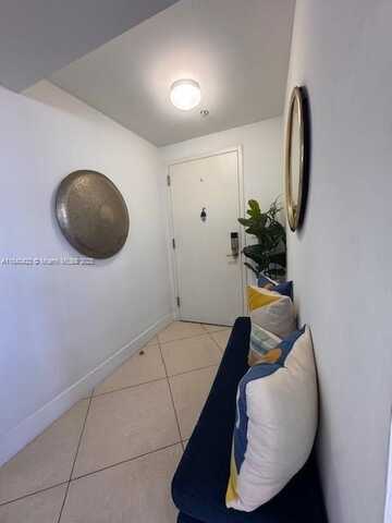 601 NE 36th St, Miami, FL 33137