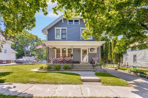 1326 S 8th St, Manitowoc, WI 54220