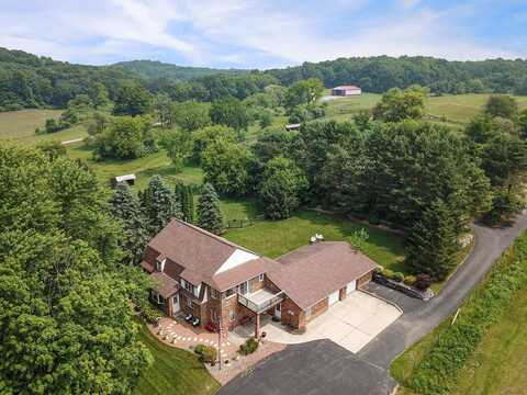 9080 Hickory Dr, Kewaskum, WI 53040