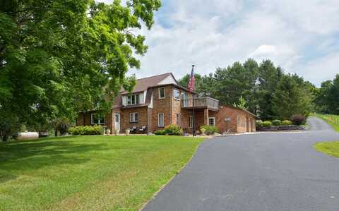9080 Hickory Dr, Kewaskum, WI 53040