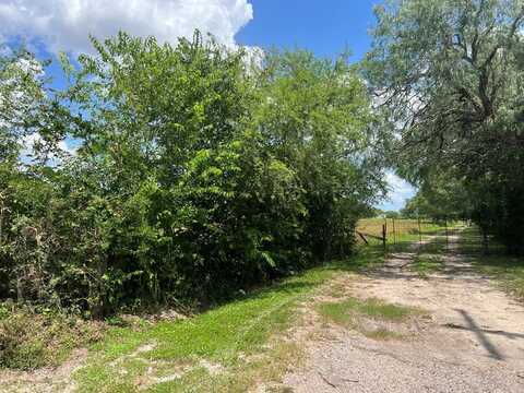 2182 Old Houston Hwy, Beeville, TX 78102