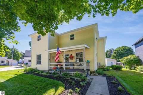 422 E PINE STREET, CADILLAC, MI 49601