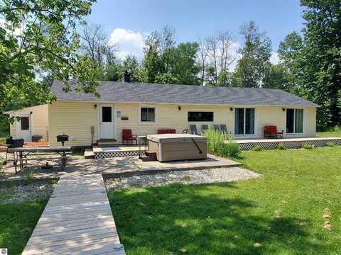 3227 S GARFIELD ROAD, KINGSLEY, MI 49649