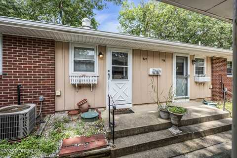 72 Dorchester Drive, Lakewood, NJ 08701