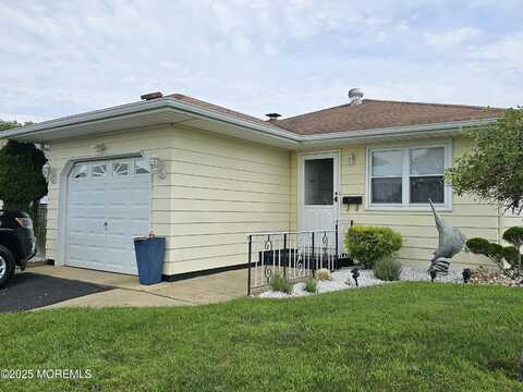 14 Marquis Street, Toms River, NJ 08757