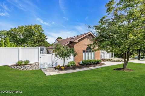 35 Michael Drive, Middletown, NJ 07748