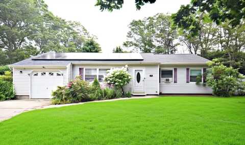 33 Timber Trail Lane, Medford, NY 11763