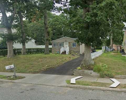 33 Selden Boulevard, Centereach, NY 11720