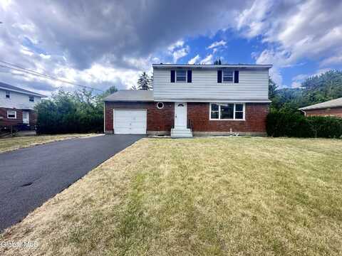 4 Warwick Avenue, Colonie, NY 12205