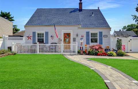 18 Clay Lane, Levittown, NY 11756