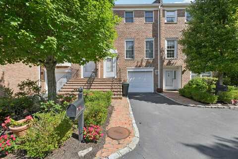 85 Marjorie Court, Manhasset, NY 11030