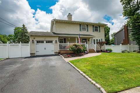 16 Tarkington Road, Holbrook, NY 11741