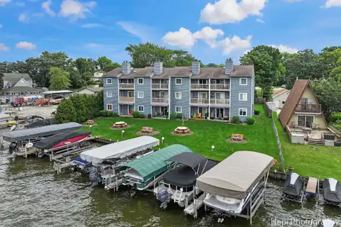 52 N Pistakee Lake Road, Fox Lake, IL 60020
