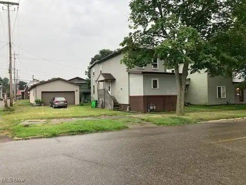 409 N Uhrich Street, Uhrichsville, OH 44683