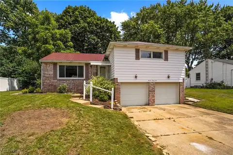 1132 Clearmount Avenue SE, North Canton, OH 44720