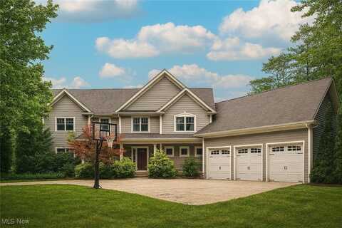 11060 Taylor May Road, Chagrin Falls, OH 44023