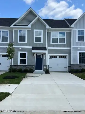 1847 shank Drive, Akron, OH 44313