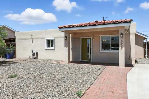 4909 AZTEC Road NE, Albuquerque, NM 87110