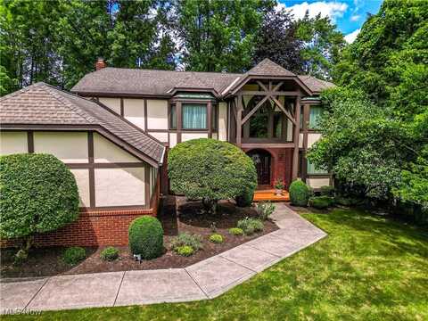 8421 Timber Trail, Brecksville, OH 44141