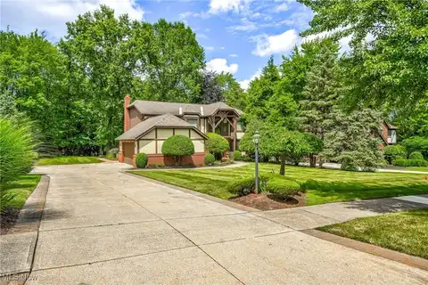 8421 Timber Trail, Brecksville, OH 44141