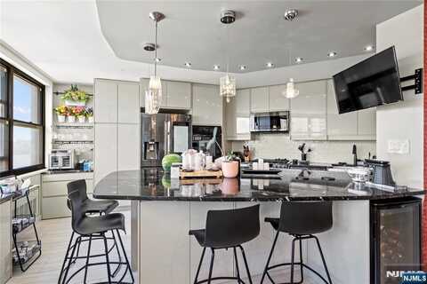 7004 Boulevard East Boulevard 22B, Guttenberg, NJ 07093