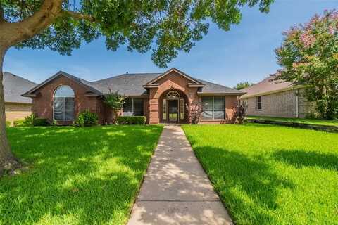 1221 Holly Hill Drive, Grand Prairie, TX 75052