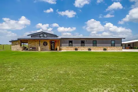 208 Private Road 107, Blum, TX 76627