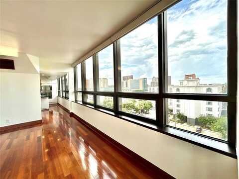 5150 Hidalgo Street, Houston, TX 77056
