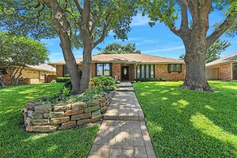 1904 Middle Glen Drive, Carrollton, TX 75007