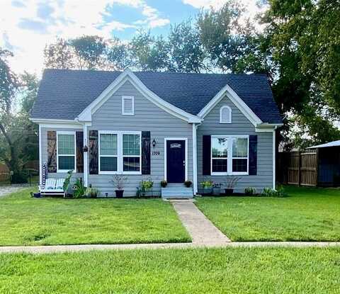 1709 Franklin. Avenue, Bonham, TX 75418