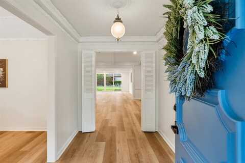 513 Mccoy Drive, Irving, TX 75062