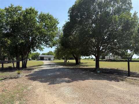 5679 County Road 1137, Leonard, TX 75452