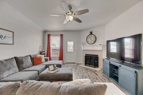 511 Liberty Way, Lake Dallas, TX 75065